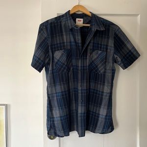 Levi’s short sleeve plaid button up - DONATING AFTER 8/18